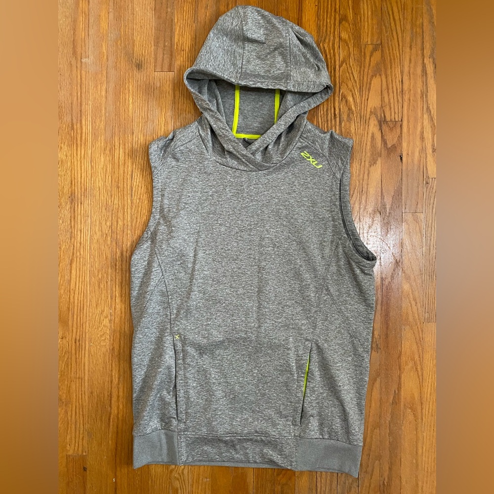 2XU sleeveless fleece hoodie with zippered pockets - Medium